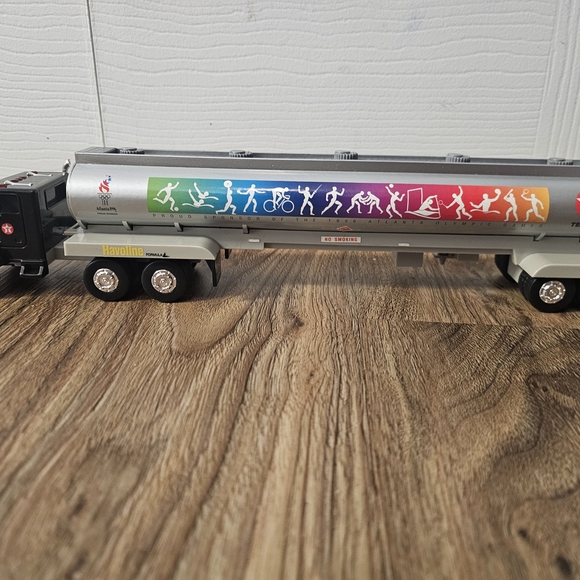 Dynamic Silver Sports Tanker Toy Truck - Picture 1 of 7